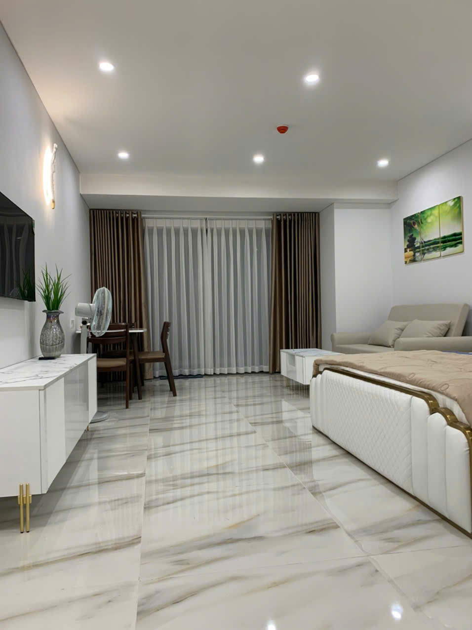 Gold Coast apartment for rent | Studio High | High floor